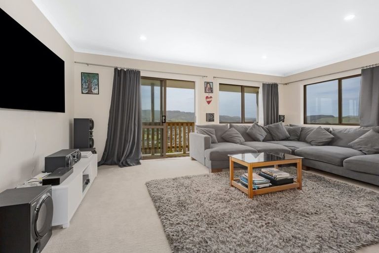 Photo of property in 14 Chastudon Place, Tawa, Wellington, 5028