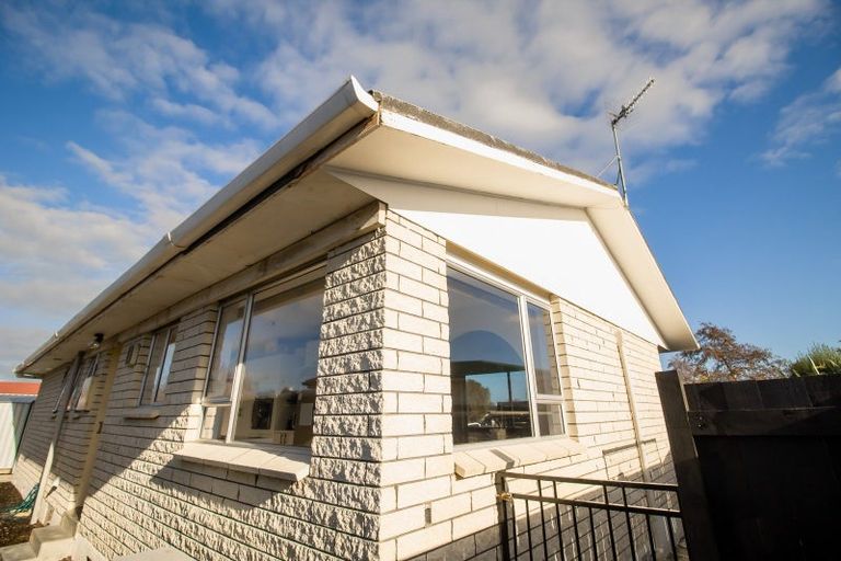 Photo of property in 32 Palliser Place, Milson, Palmerston North, 4414