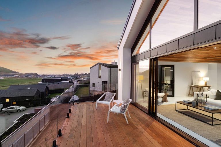 Photo of property in 10 Flowers Lane, Cracroft, Christchurch, 8022