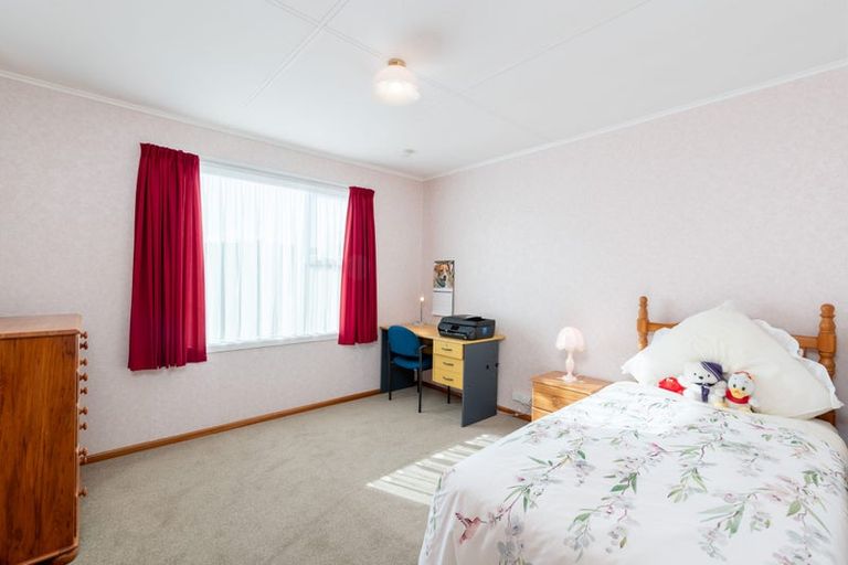 Photo of property in 1 Lilac Lane, Maungaraki, Lower Hutt, 5010