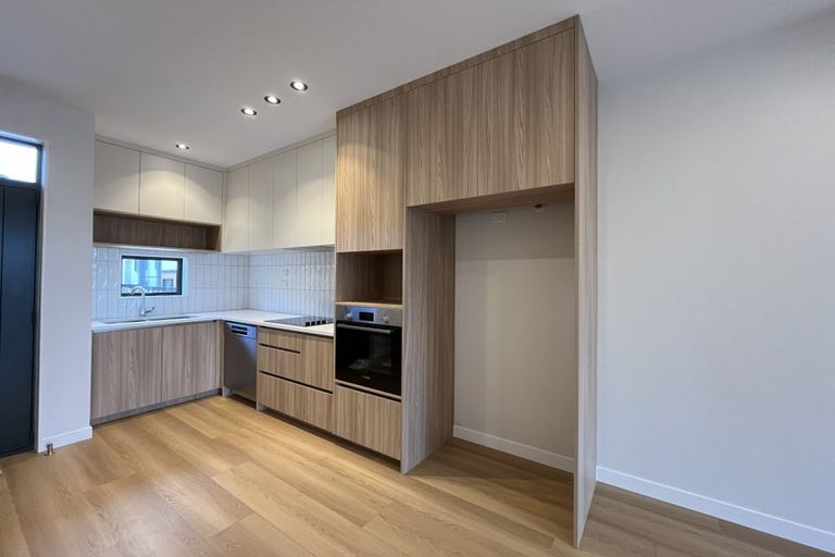 Photo of property in 19 Kuaha Road, Massey, Auckland, 0614