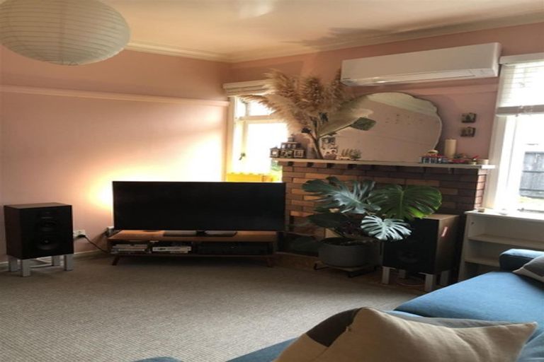 Photo of property in 33-35 Harbour Road, Point Chevalier, Auckland, 1022