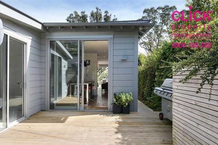 Photo of property in 29 Marine Parade, Macandrew Bay, Dunedin, 9014