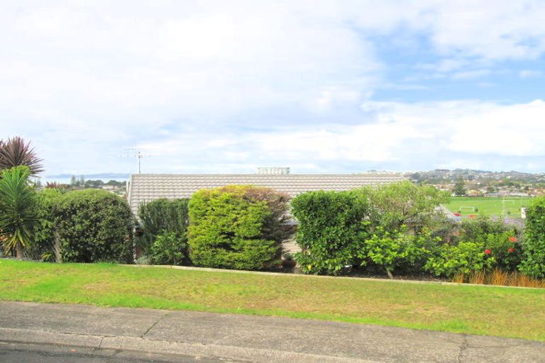 Photo of property in 16 Orewa Heights Crescent, Orewa, 0931