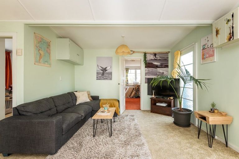 Photo of property in 10 Cross Street, Waikuku Beach, 7473