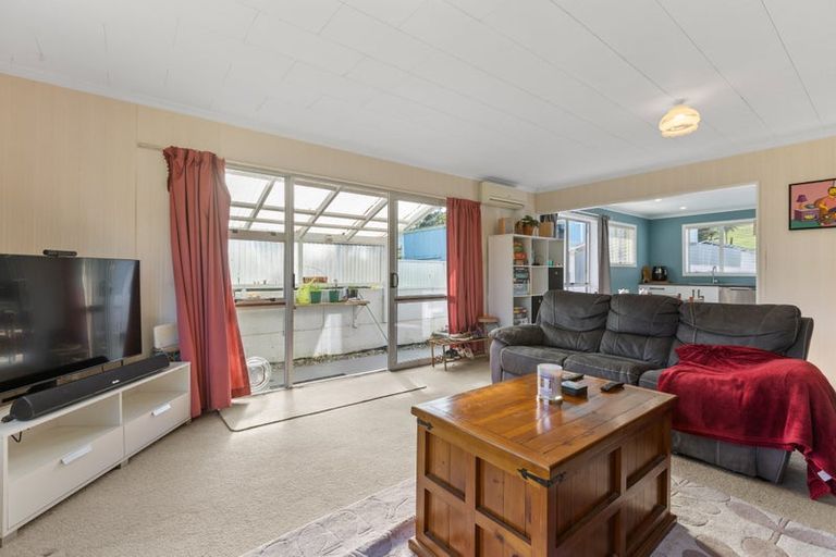 Photo of property in 82 Pioneer Road, Moturoa, New Plymouth, 4310