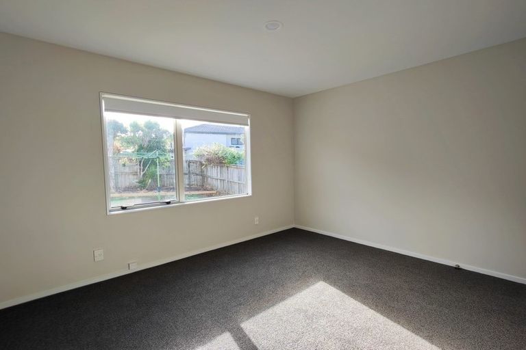 Photo of property in 27 Calypso Way, Unsworth Heights, Auckland, 0632