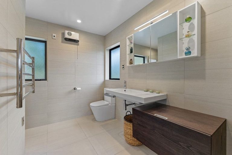 Photo of property in 71 Kaipara Road, Papakura, 2582