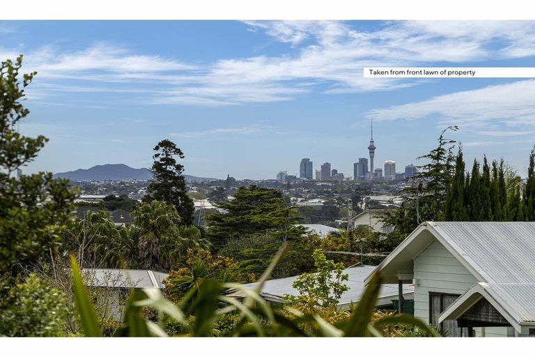 Photo of property in 12 Patts Avenue, Glendene, Auckland, 0602