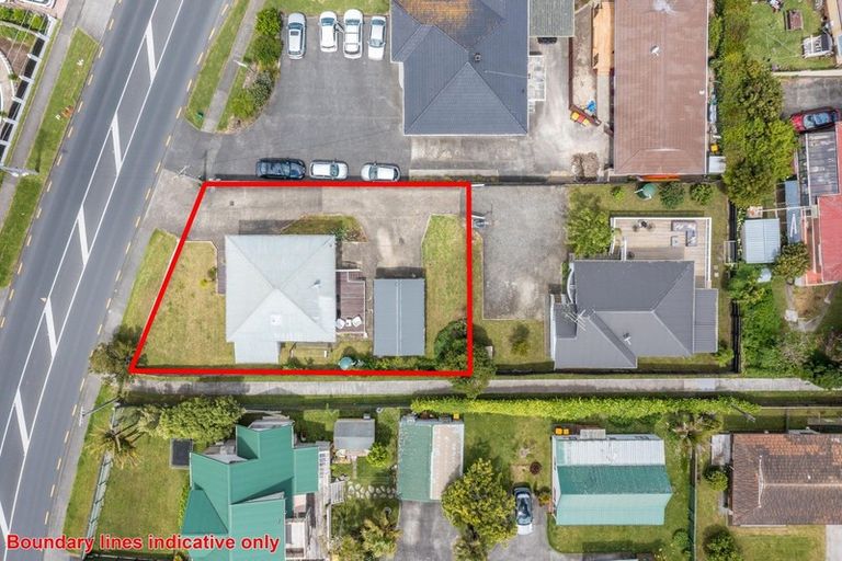 Photo of property in 22 Te Atatu Road, Te Atatu South, Auckland, 0610