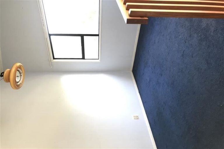 Photo of property in 8 Fitzherbert Avenue, West Harbour, Auckland, 0618