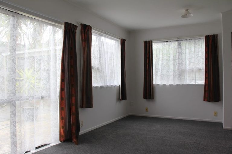 Photo of property in 3 Lewis Street, Blockhouse Bay, Auckland, 0600