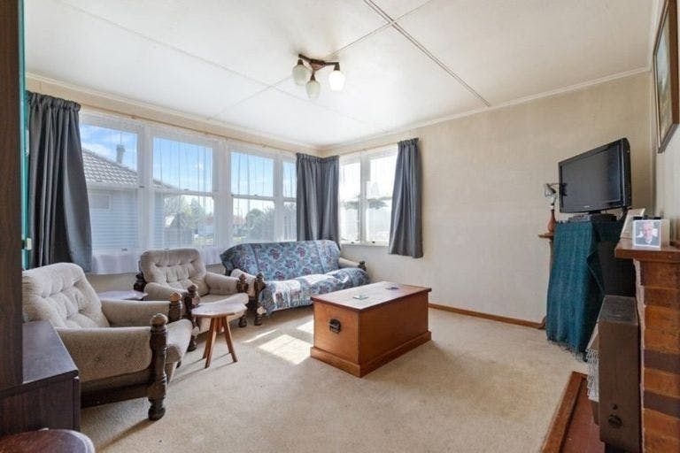 Photo of property in 44 Ross Crescent, Fairfield, Hamilton, 3214