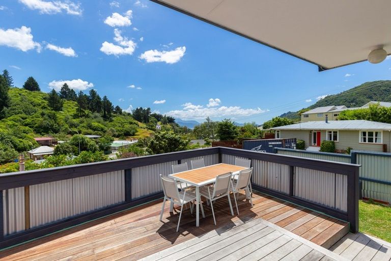 Photo of property in 5a Angle Street, Picton, 7220