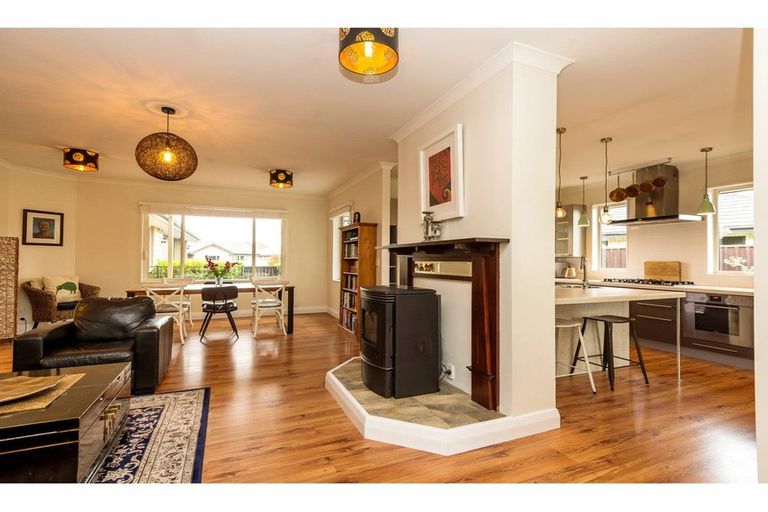 Photo of property in 16 Holiday Drive, Mairehau, Christchurch, 8052