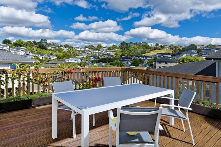 Photo of property in 15 Hornbill Drive, Fairview Heights, Auckland, 0632