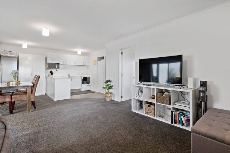 Photo of property in 17 Downing Place, Welcome Bay, Tauranga, 3112