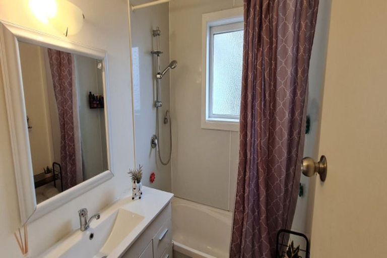 Photo of property in 1/70 Settlement Road, Papakura, 2110