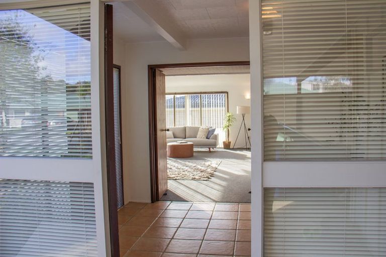 Photo of property in 2 Puketiro Place, Paihia, 0200