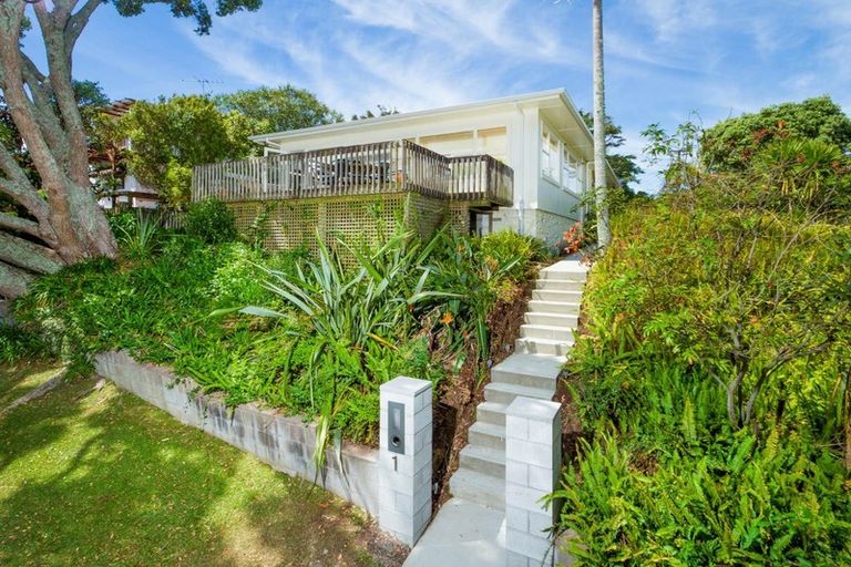 Photo of property in 1 Red Bluff Rise, Campbells Bay, Auckland, 0630