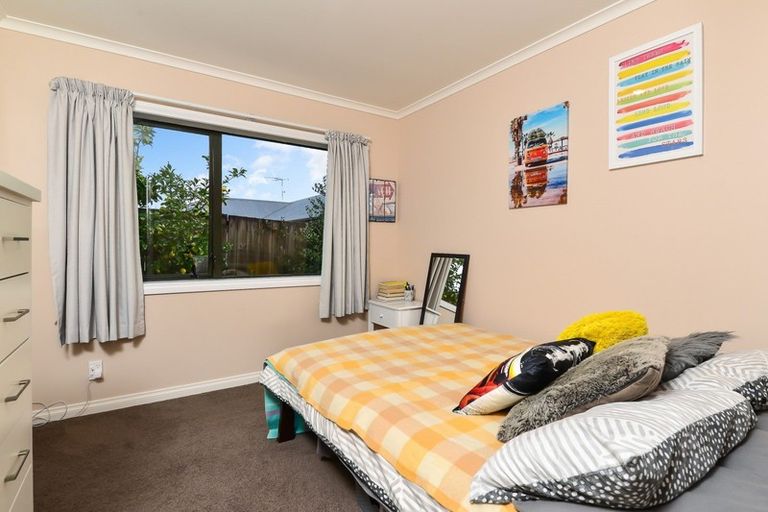 Photo of property in 52 Waiwherowhero Drive, St Andrews, Hamilton, 3200