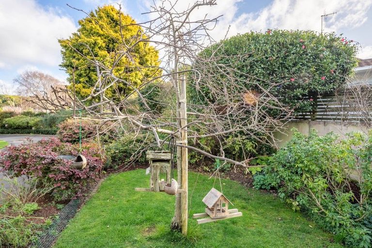 Photo of property in 11 Fleetwood Grove, Waikanae, 5036