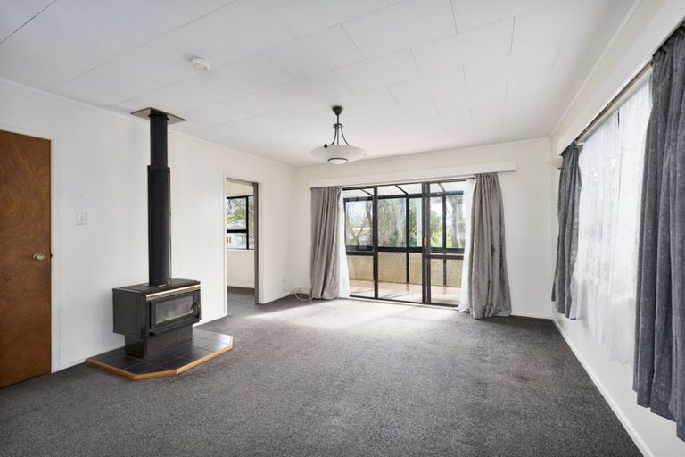 Photo of property in 2/19a Ribblesdale Road, Henderson, Auckland, 0612