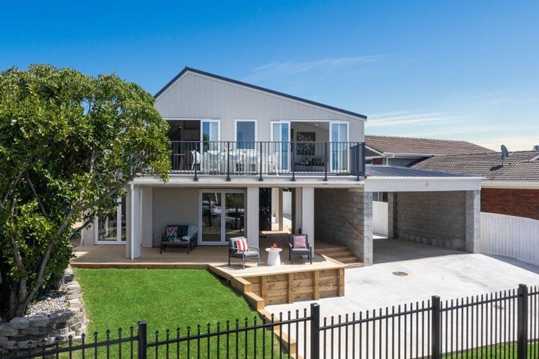 Photo of property in 16 Paisley Street, Mellons Bay, Auckland, 2014