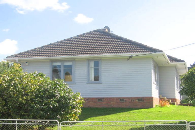 Photo of property in 1 Serjeant Street, Henderson, Auckland, 0612