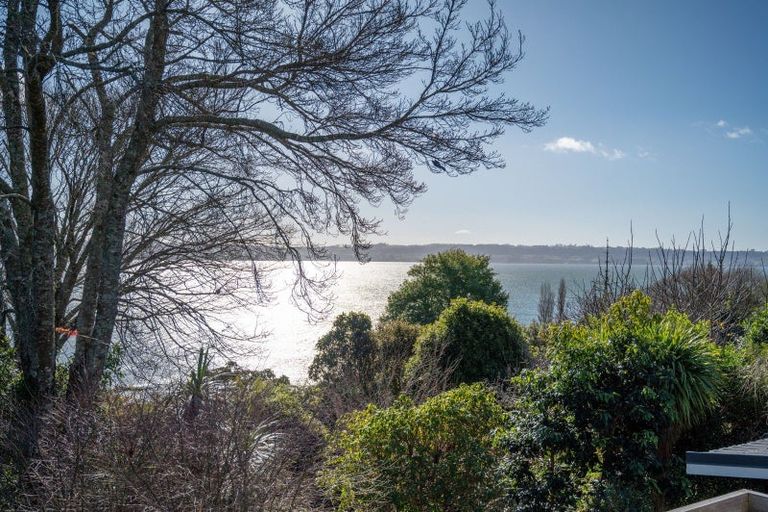 Photo of property in 5 Naera Place, Kawaha Point, Rotorua, 3010