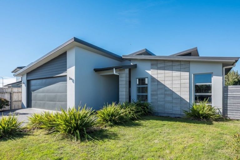 Photo of property in 4 Hana Udy Place, Paraparaumu Beach, Paraparaumu, 5032