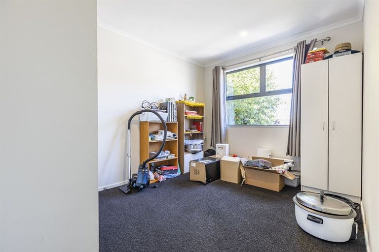 Photo of property in 46 Exeter Crescent, Takaro, Palmerston North, 4412