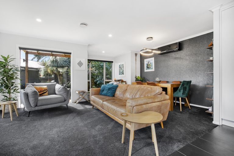 Photo of property in 14 Pinehurst Place, Wattle Downs, Auckland, 2103