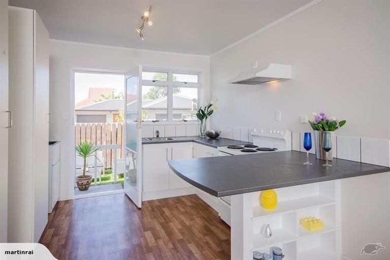 Photo of property in 2/24a Vine Street, Mangere East, Auckland, 2024
