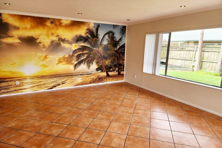 Photo of property in 8 Huntington Drive, Huntington Park, Auckland, 2013