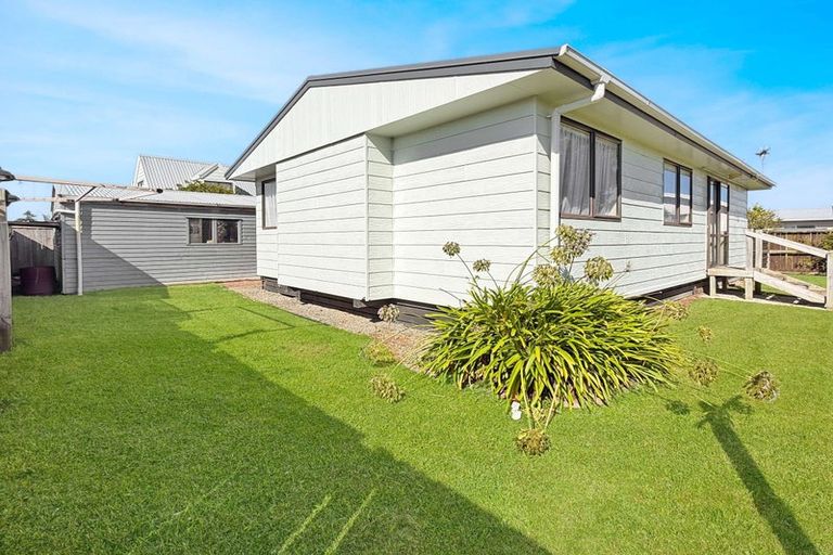 Photo of property in 20 Tiller Close, Kelvin Grove, Palmerston North, 4414