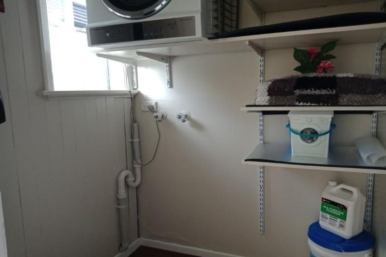 Photo of property in 11 Savage Crescent, Upper Hutt Central, Upper Hutt, 5018