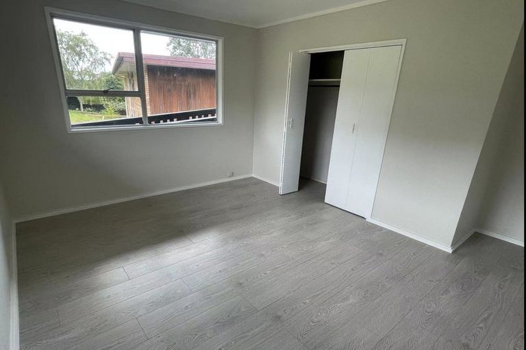 Photo of property in 1/663 Beach Road, Rothesay Bay, Auckland, 0630