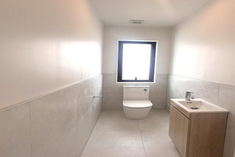 Photo of property in 1a Wren Place, Unsworth Heights, Auckland, 0632