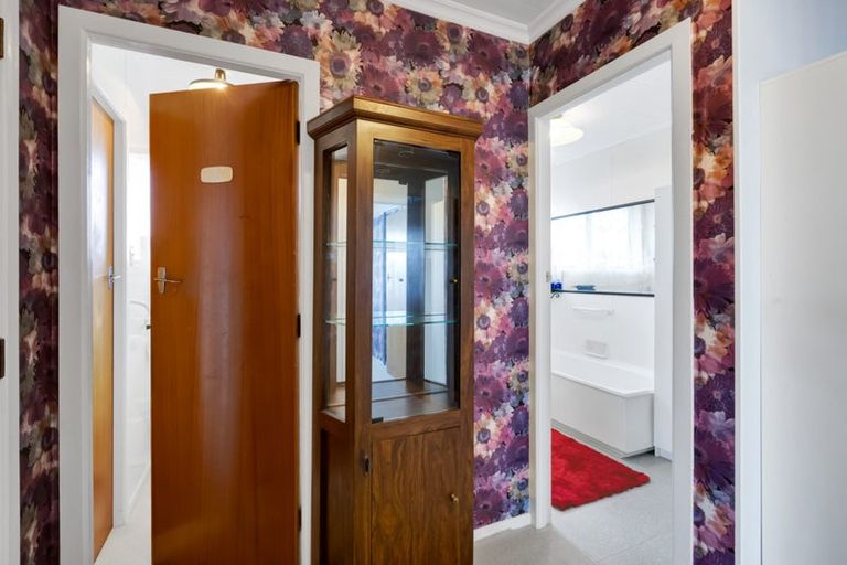 Photo of property in 40 Nevada Drive, Merrilands, New Plymouth, 4312