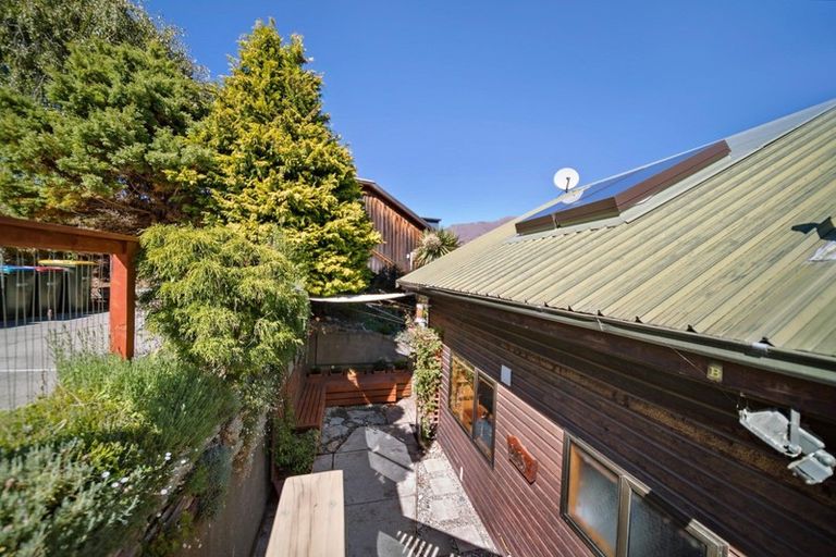 Photo of property in 24b Mckerrow Place, Sunshine Bay, Queenstown, 9300