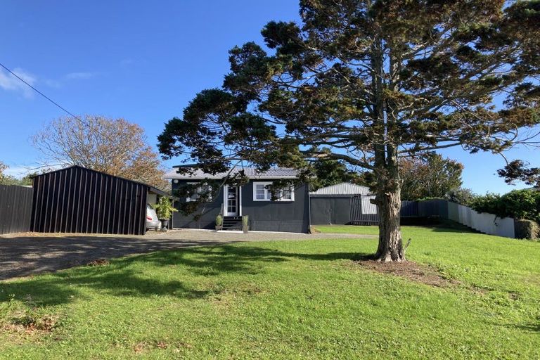 Photo of property in 3 Whakapaki Street, Urenui, 4375