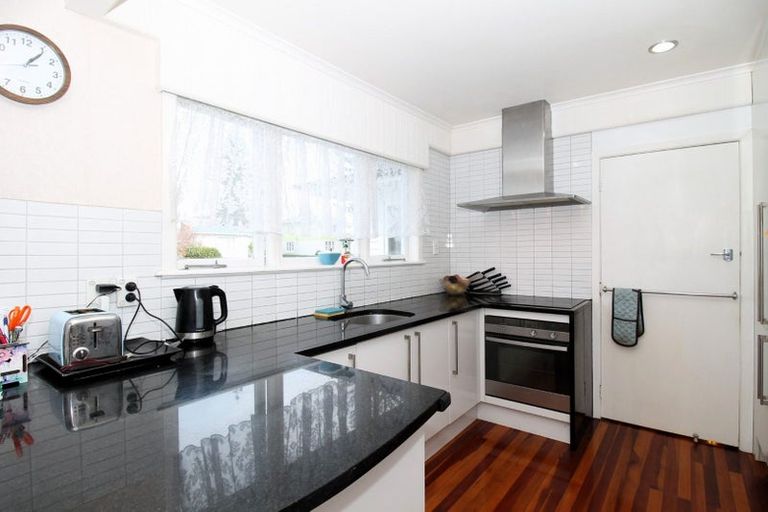 Photo of property in 20a Beaubank Road, Kelston, Auckland, 0602