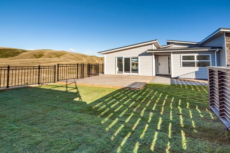Photo of property in 17 Hattersley Grove, Churton Park, Wellington, 6037