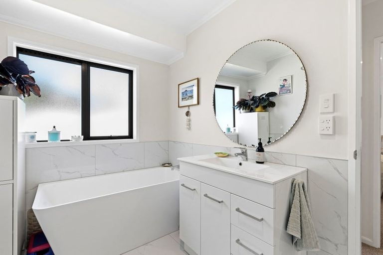 Photo of property in 6 Karlos Lane, Levin, 5510