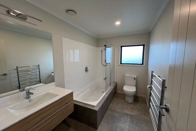 Photo of property in 4 Hooton Drive, Kumeu, 0810