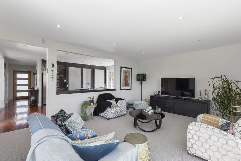 Photo of property in 18 Kapekape Place, Pukerua Bay, 5026