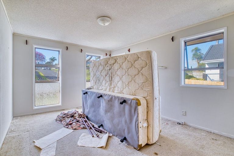 Photo of property in 35 Goodwood Drive, Goodwood Heights, Auckland, 2105