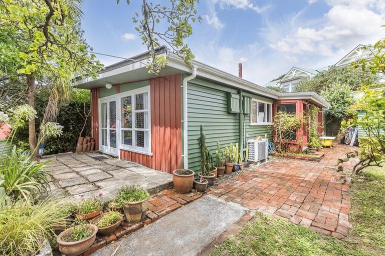 Photo of property in 41 Glenbervie Terrace, Thorndon, Wellington, 6011