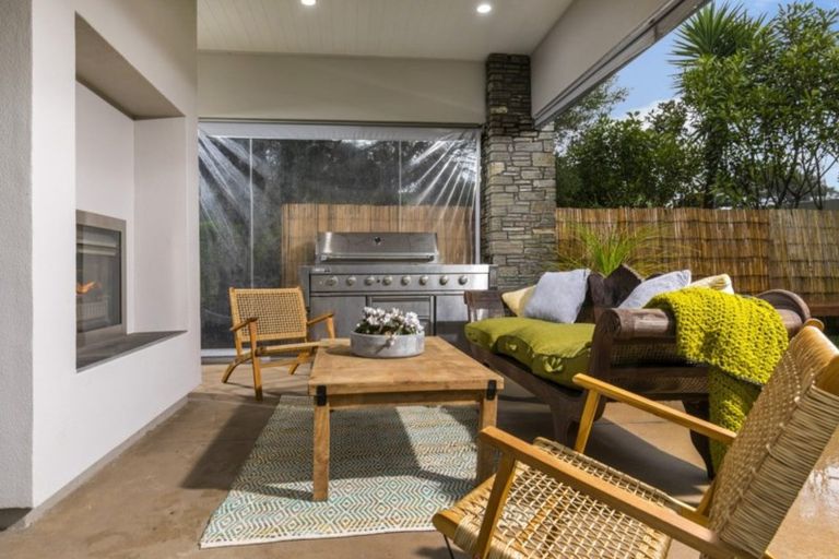 Photo of property in 2 Oscar Road, Greenhithe, Auckland, 0632